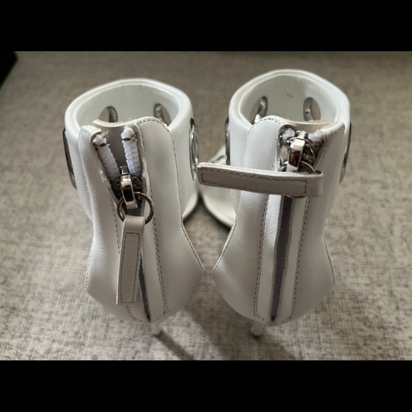 giuseppe zanotti - Picture 3 of 12